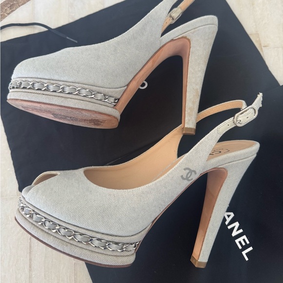 CHANEL Cream Slingback High Heels tweed platform with silver chain and leather - Picture 1 of 13
